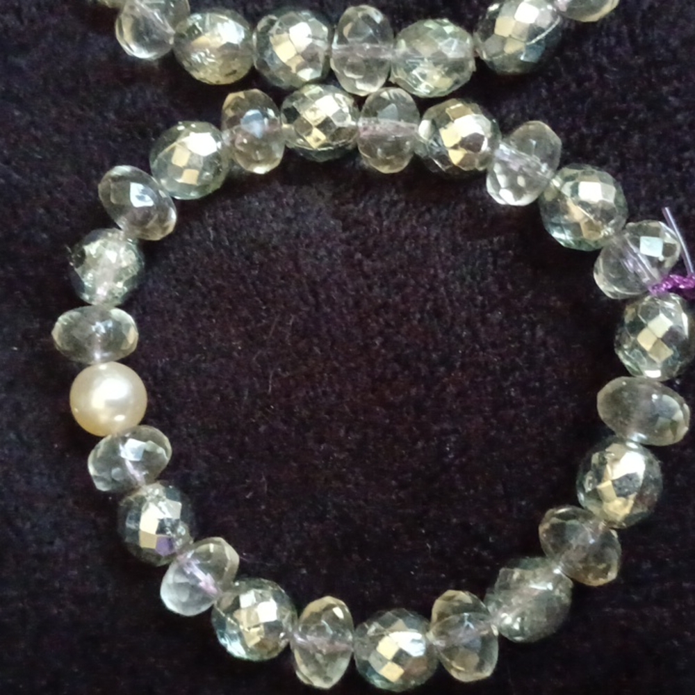 Two beaded bracelets - Picture 2 of 3
